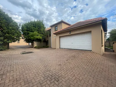 4 Bedroom Townhouse For Sale in Centurion - img