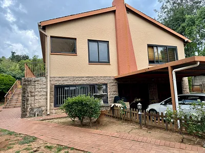 4 Bedroom House For Sale in Johannesburg - qU6i.webp