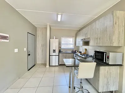 2 Bedroom Apartment For Sale in Glen Austin, Midrand - j8I3.webp