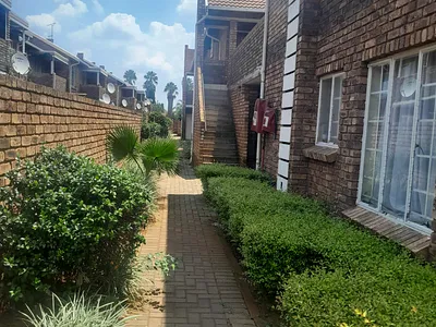 2 Bedroom Apartment For Sale in Akasia - img