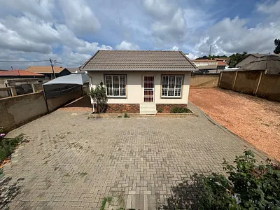 2 Bedroom House For Sale in Roodepoort - img