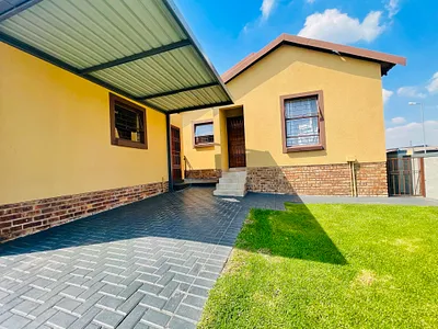 3 Bedroom House For Sale in Centurion - 4mDR.webp