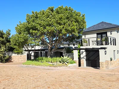 5 Bedroom Townhouse To Rent in Melkbosstrand - RKF3.webp