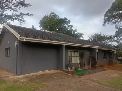 4 Bedroom House For Sale in Amanzimtoti - IGvd.webp
