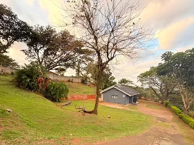 4 Bedroom House For Sale in Amanzimtoti - Mc8j.webp