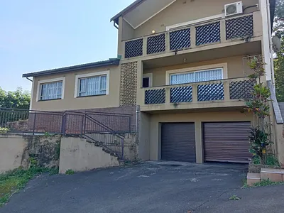 4 Bedroom House For Sale in Isipingo - czYf.webp