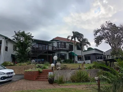 11 Bedroom House For Sale in Amanzimtoti - N75v.webp