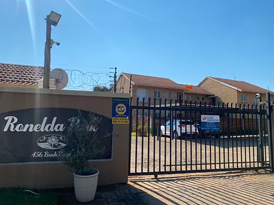 2 Bedroom Apartment For Sale in Pretoria - Q5Rb.webp