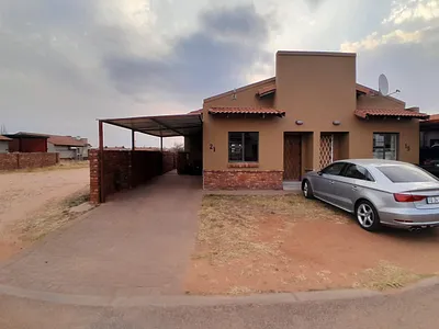 2 Bedroom House For Sale in Kathu - 661L.webp