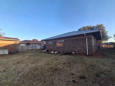 3 Bedroom House For Sale in Carletonville - 3fa7.webp