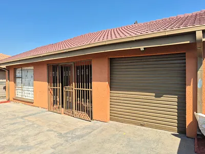 3 Bedroom House For Sale in Benoni - Yi90.webp