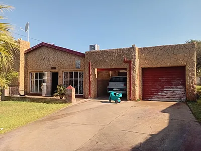 4 Bedroom House For Sale in Kuruman - img