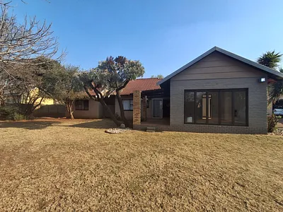 4 Bedroom House For Sale in Carletonville - img