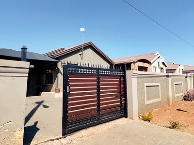2 Bedroom House For Sale in Pretoria - 24Zq.webp