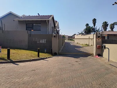 2 Bedroom Townhouse For Sale in Kempton Park - zF31.webp