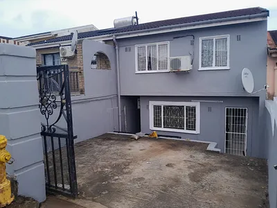 3 Bedroom House For Sale in Phoenix - y820.webp