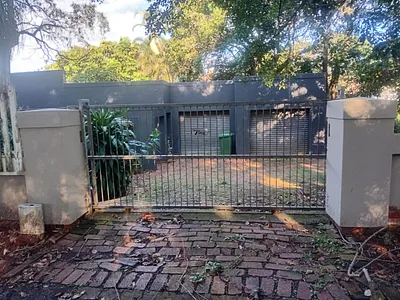 3 Bedroom House For Sale in Amanzimtoti - WX3m.webp