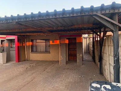 9 Bedroom House For Sale in Pretoria - 4vwl.webp