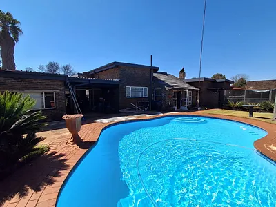 3 Bedroom House For Sale in Carletonville - 62dx.webp
