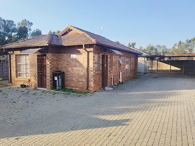 3 Bedroom House For Sale in Clayville, Midrand - sFSR.webp
