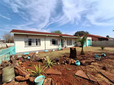 3 Bedroom House For Sale in Carletonville - etD0.webp