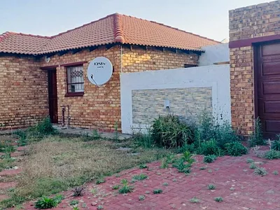 3 Bedroom House For Sale in Akasia - Hx3h.webp