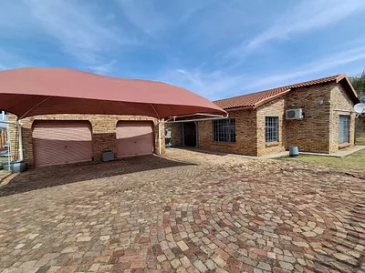 3 Bedroom House For Sale in Fochville - z8GC.webp