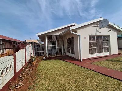 3 Bedroom House For Sale in Fochville - cNsf.webp