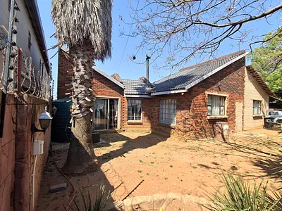 3 Bedroom House For Sale in Randfontein - cDlM.webp