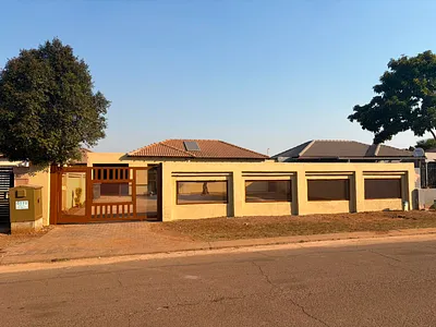 2 Bedroom House For Sale in Akasia - zCxf.webp