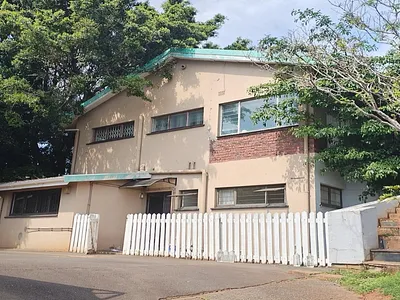 3 Bedroom House For Sale in Amanzimtoti - YqBP.webp