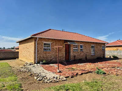 4 Bedroom House For Sale in Benoni - 8bLZ.webp