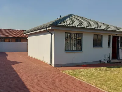 2 Bedroom House For Sale in Benoni - FpOM.webp
