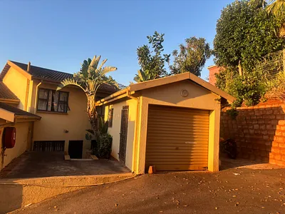 3 Bedroom Apartment For Sale in Durban - 2b0m.webp