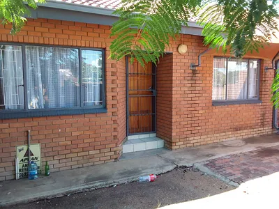 2 Bedroom Townhouse For Sale in Polokwane - 6wKz.webp