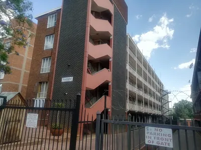 1 Bedroom Apartment For Sale in Pretoria - YV8s.webp