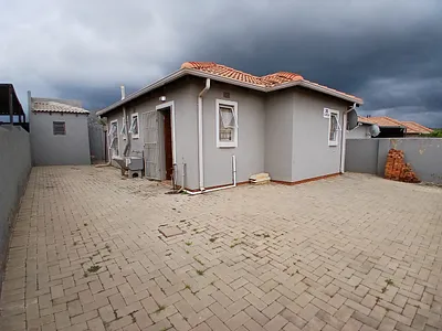 2 Bedroom House For Sale in Pretoria - BlWF.webp