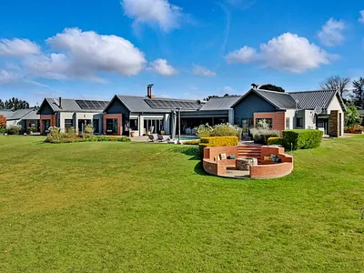 10 Bedroom House For Sale in Kempton Park - qkIT.webp
