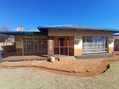 4 Bedroom House For Sale in Carletonville - WPlS.webp