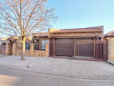4 Bedroom House For Sale in Pretoria - bzYx.webp