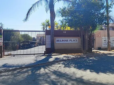2 Bedroom Apartment For Sale in Kempton Park - kkho.webp