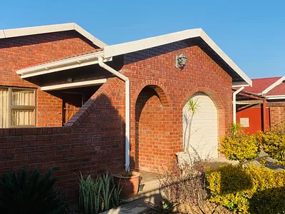 3 Bedroom House For Sale in Ladysmith - wreF.webp