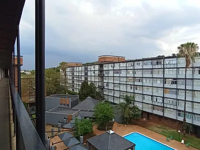 2 Bedroom Apartment For Sale in Pretoria - KvZq.webp