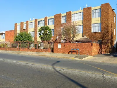 2 Bedroom Apartment For Sale in Kempton Park - g6yP.webp