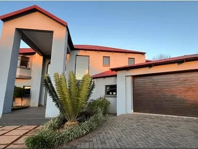 5 Bedroom House For Sale in Kempton Park - wnUg.webp