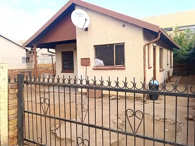 3 Bedroom House For Sale in Soshanguve - 3TJf.webp
