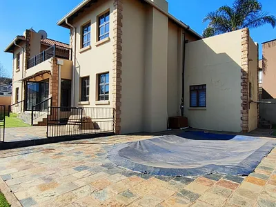 3 Bedroom House For Sale in Kempton Park - bqLr.webp
