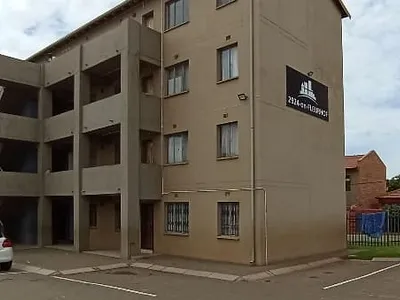 2 Bedroom Apartment For Sale in Roodepoort - OuiV.webp