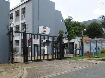 2 Bedroom Apartment For Sale in Roodepoort - veP5.webp