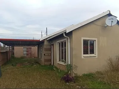 2 Bedroom House For Sale in Akasia - 7JEL.webp
